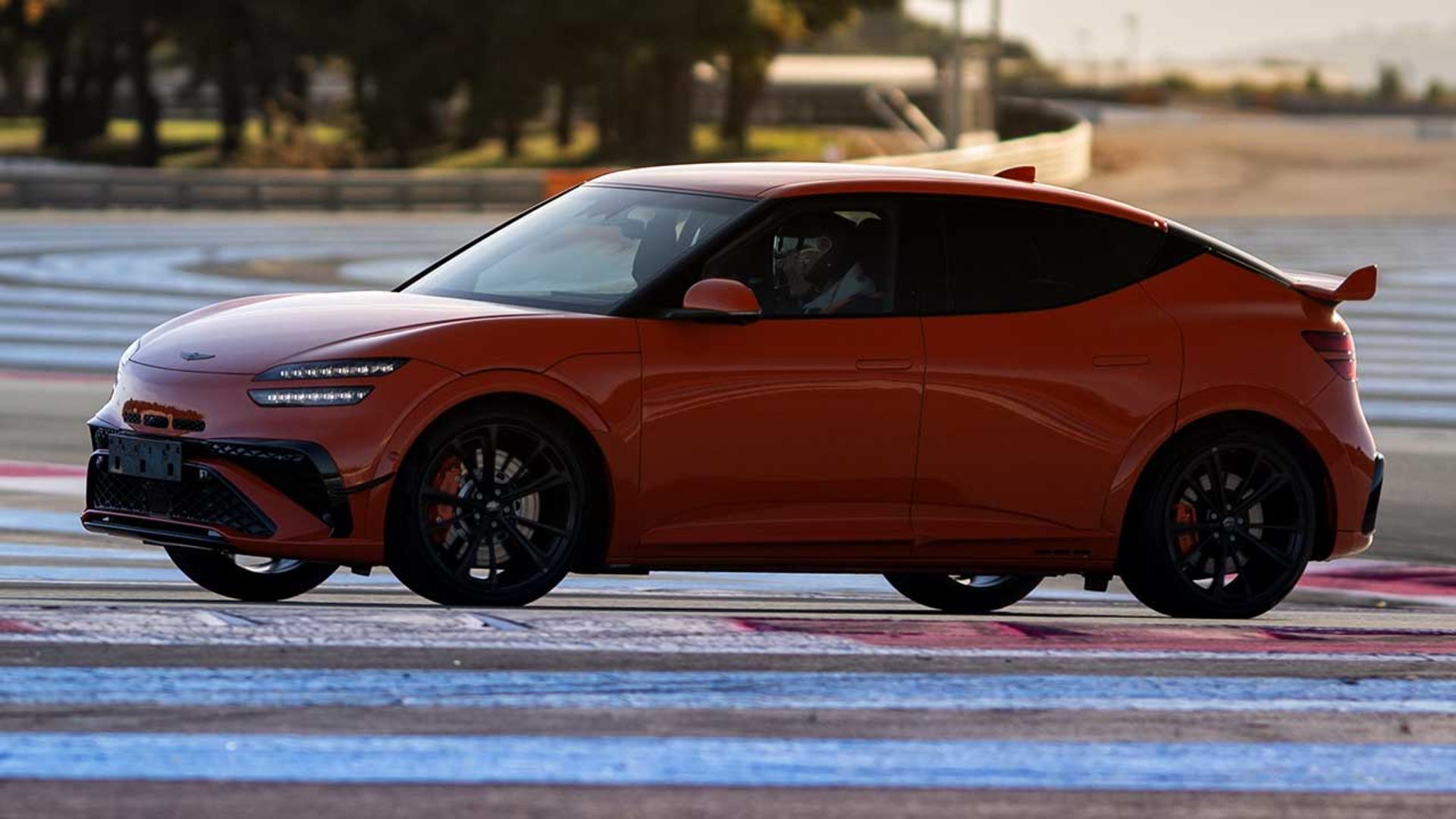 جنسیس GV60 ماگما