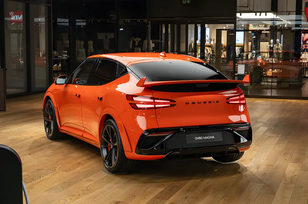 جنسیس GV60 ماگma (Genesis GV60 Magma) با رنگ نارنجی در نمایشگاه