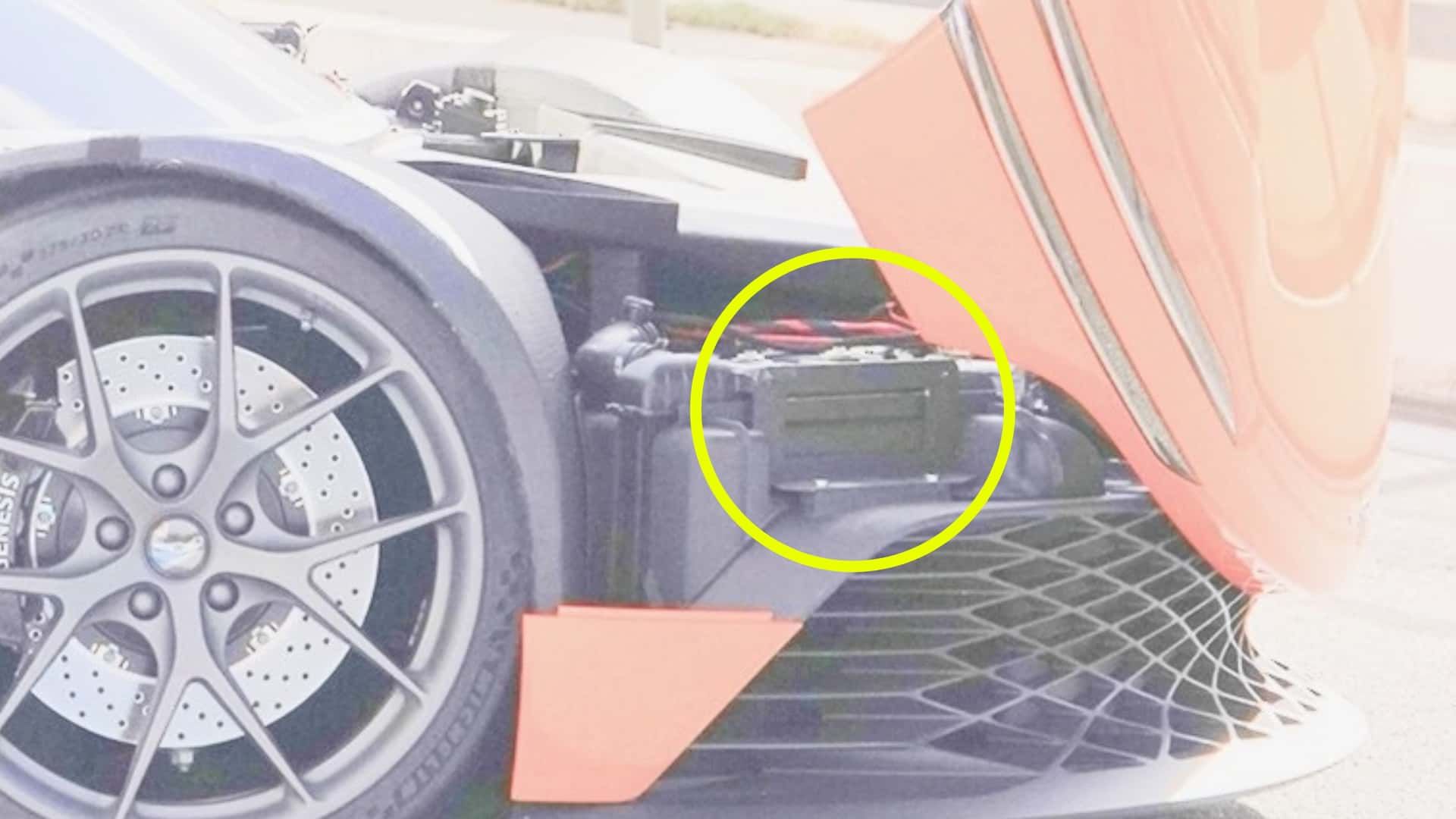 سوپراسپرت جنسیس بر پایه کوروت