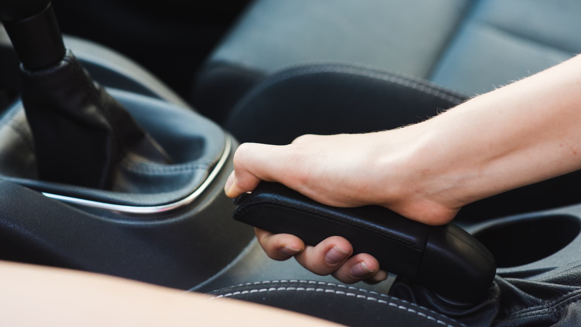 بررسی ترمز دستی