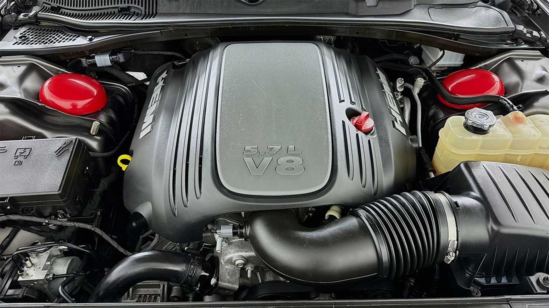 موتور V8 همی پوشراد دوج