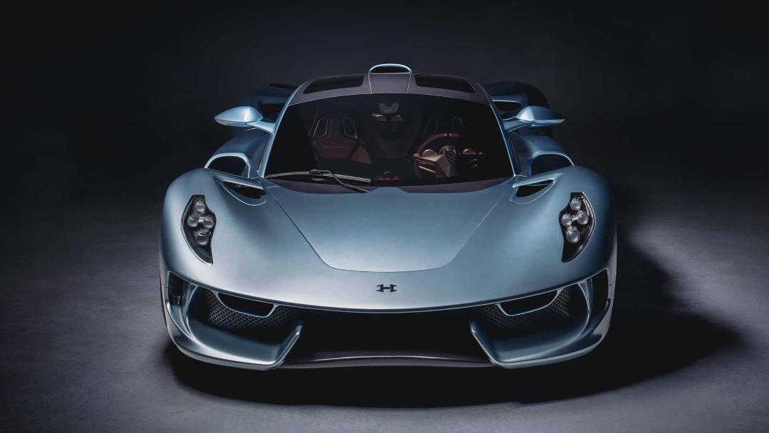 ابرخودرو بلک‌برد (Blackbird) با بدنه آیرودینامیک و رنگ آبی متالیک