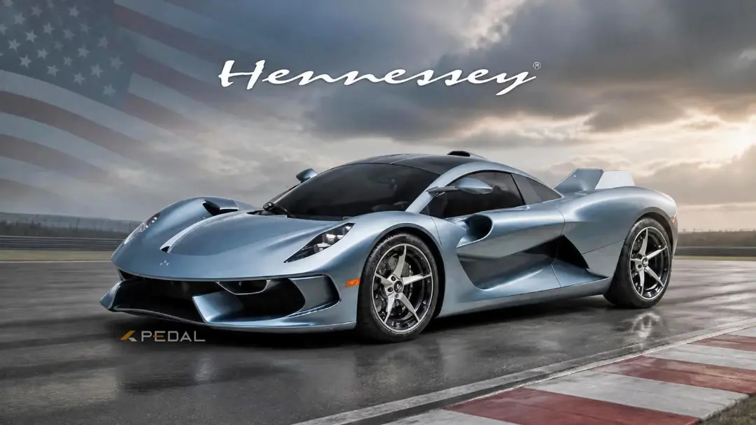 ابرخودرو هنسی بلک برد (Hennessey Venom F5) با بدنه آبی متالیک در پیست مسابقه