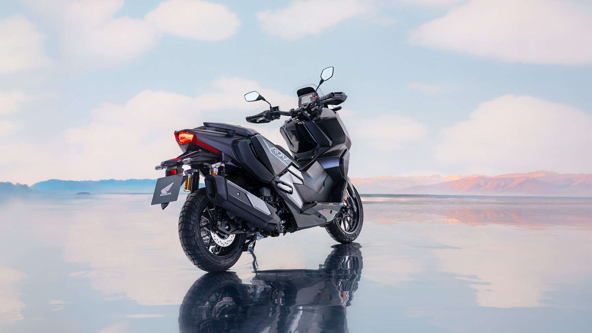 عقب اسکوتر هوندا ADV350