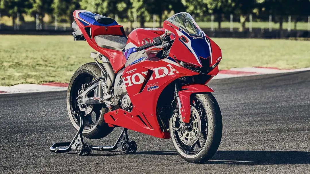 موتورسیکلت هوندا CBR600RR مدل ۲۰۲۷ نمای جلو