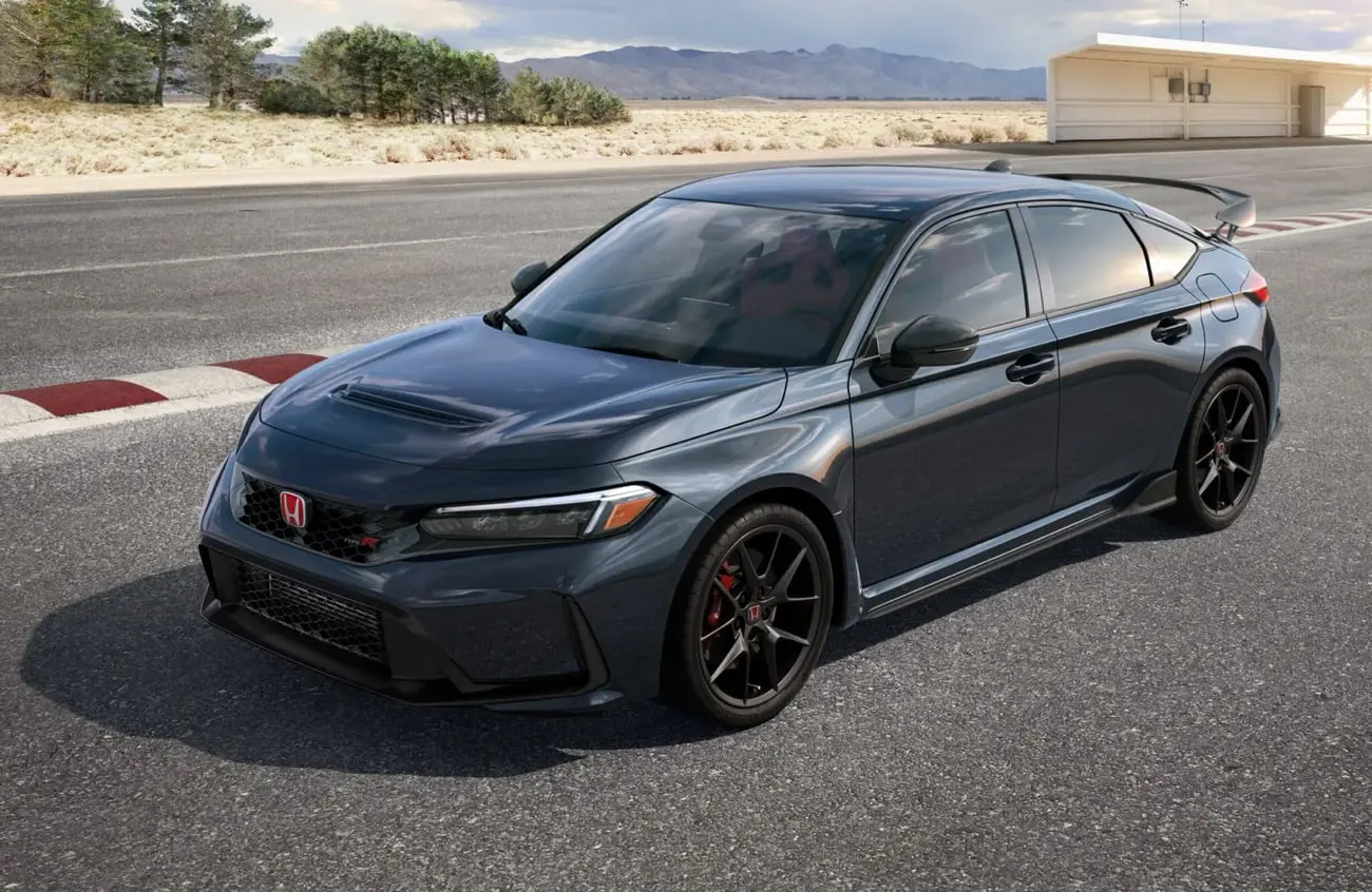 هوندا سیویک تایپ R (Honda Civic Type R) مدل ۲۰۲۷ در پیست مسابقه