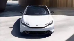 خودروی هوندا پرلود هیبرید (Honda Prelude Hybrid) سفید رنگ از نمای جلو