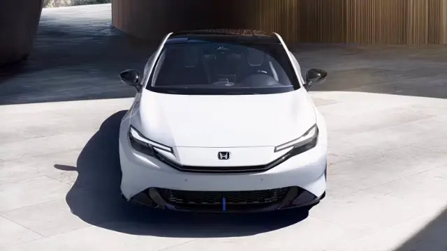 خودروی هوندا پرلود هیبرید (Honda Prelude Hybrid) سفید رنگ از نمای جلو