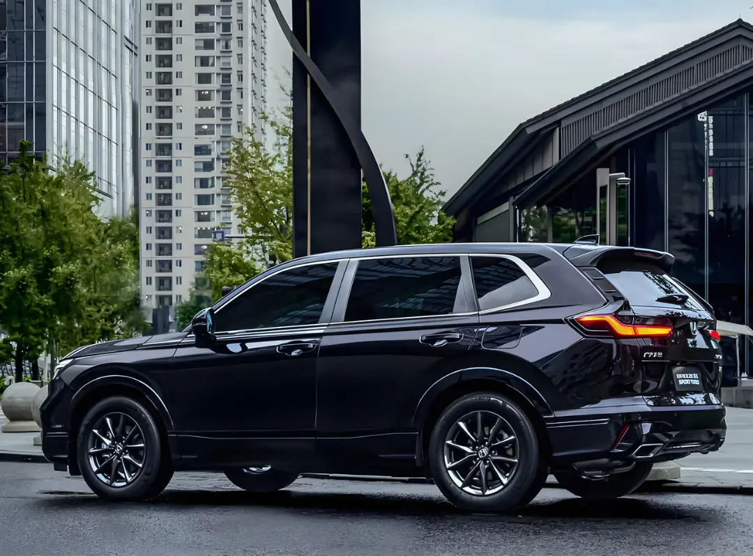 خودرو هوندا بریز (Honda Vezel) پلاگین هیبرید مشکی در فضای شهری