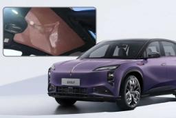 سانروف خورشیدی (Solar Sunroof) ادغام شده در سقف پانورامیک خودروی هونگچی (Hongqi) مدل EHS7