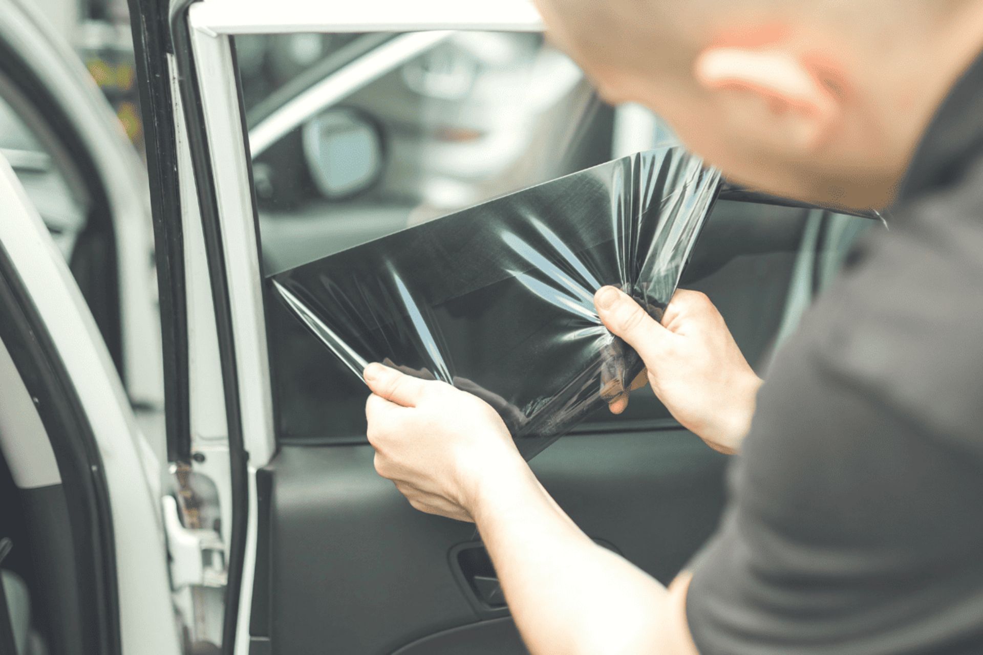 پاک کردن شیشه دودی ماشین