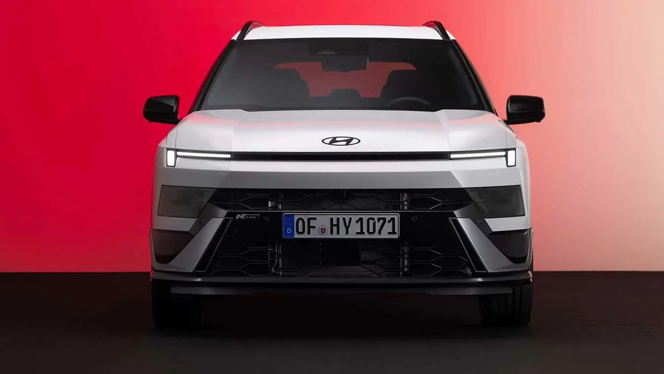 خودروی هیوندای بایون (Hyundai Bayon) با طراحی مدرن و رنگ سفید