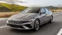 خودرو هیبرید هیوندای النترا (Hyundai Elantra) در حال حرکت در جاده