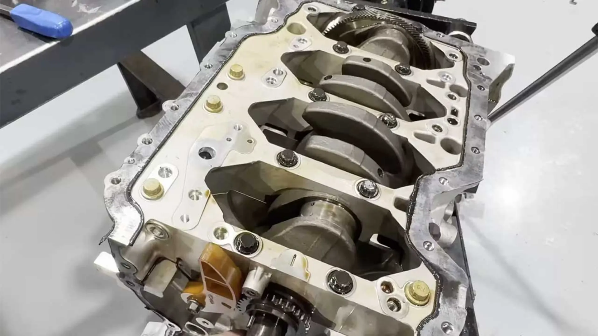 جام کردن پیشرانه جنسیس GV80 