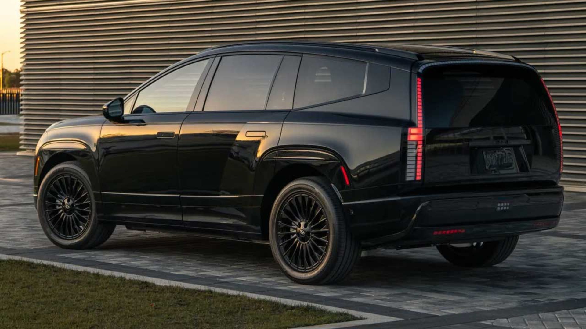 هیوندای آیونیک 9 بلک اینک