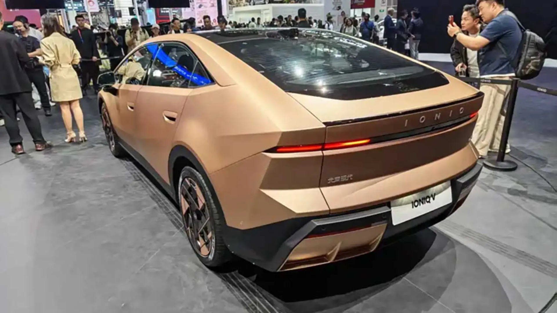 هیوندای آیونیک V