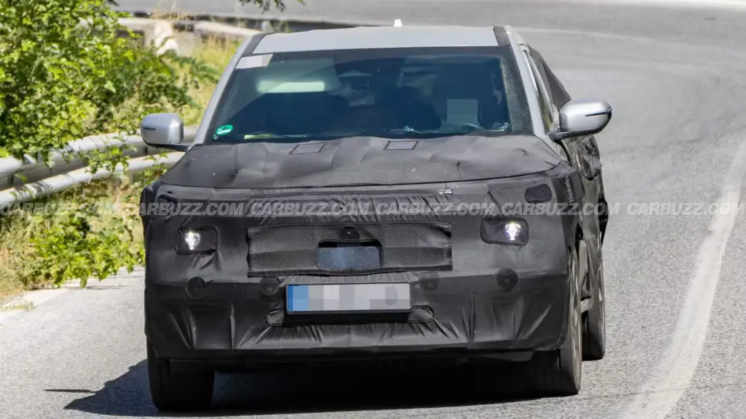 خودروی هیوندای کونا (Hyundai Kona) با پوشش محافظ برای تست‌های جاده‌ای
