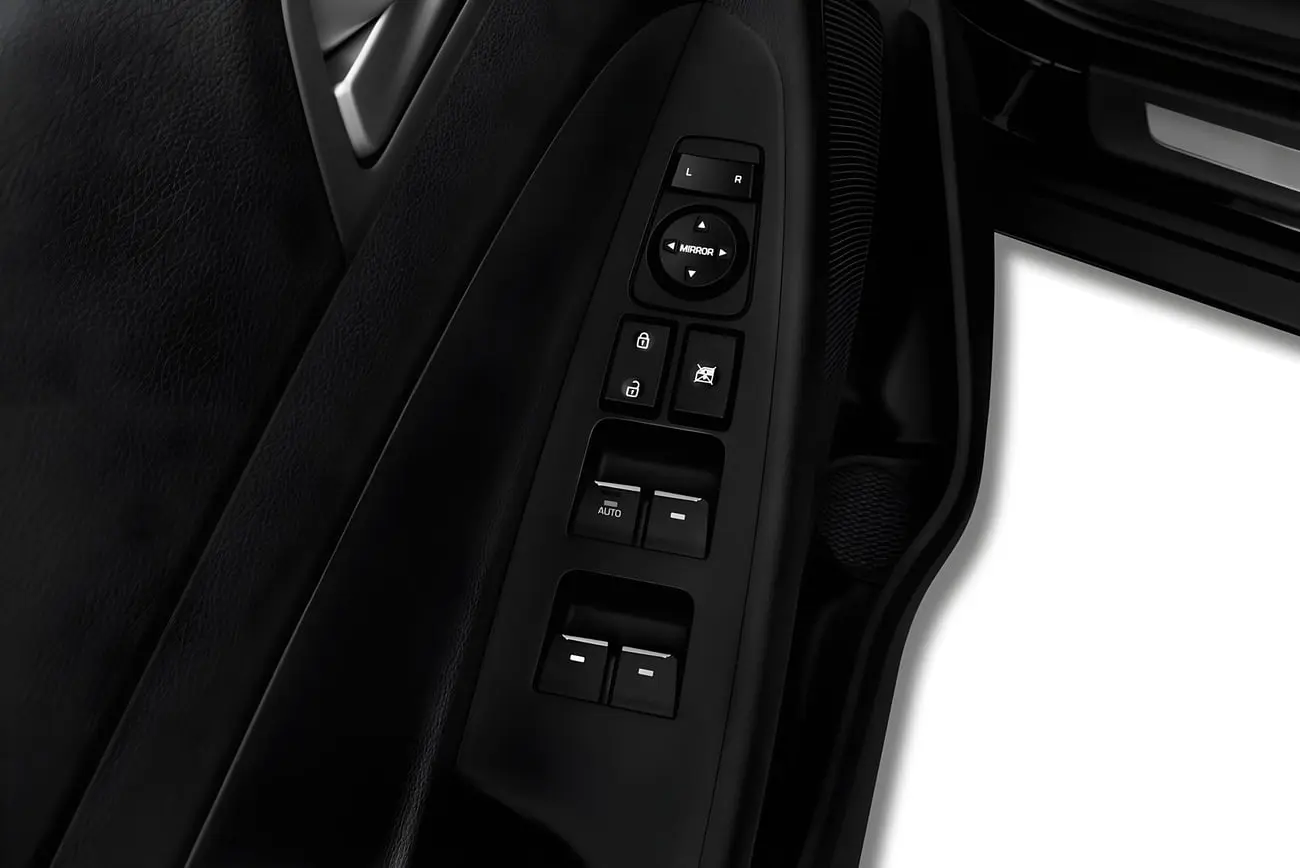 دکمه‌های کنترل شیشه‌ها و آینه جانبی در خودروی هیوندای توسان (Hyundai Tucson)