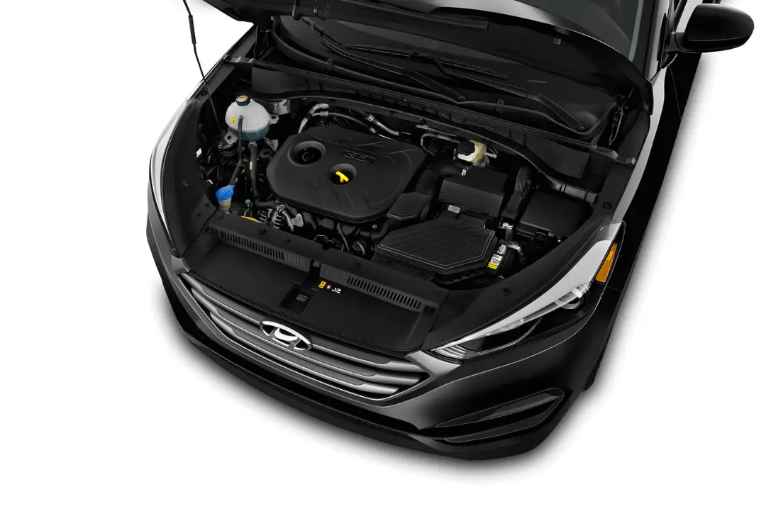 موتور خودروی هیوندای توسان (Hyundai Tucson) با کاپوت باز شده