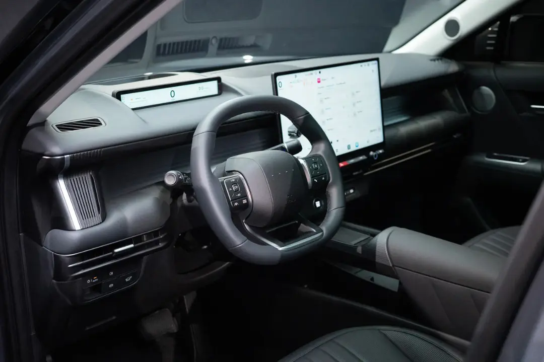 داشبورد و فرمان خودروی هیوندای توسان (Hyundai Tucson) با نمایشگرهای دیجیتال بزرگ