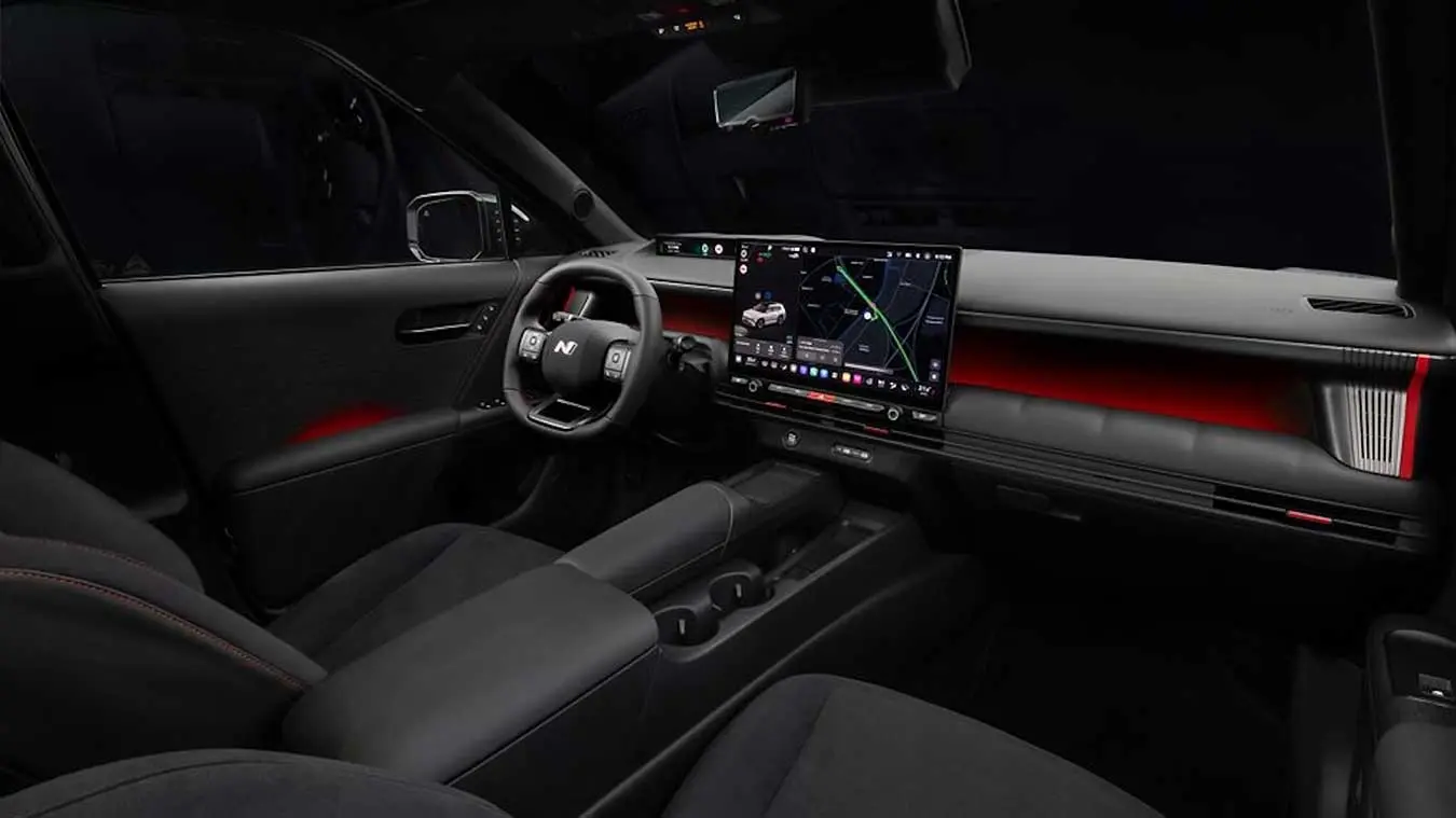 داشبورد و کابین خودروی هیوندای توسان (Hyundai Tucson) N Line با تزئینات قرمز