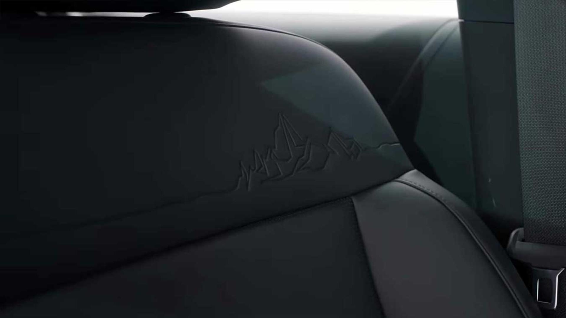طرح برجسته کوهستان روی چرم صندلی هیوندای توسان (Hyundai Tucson) XRT