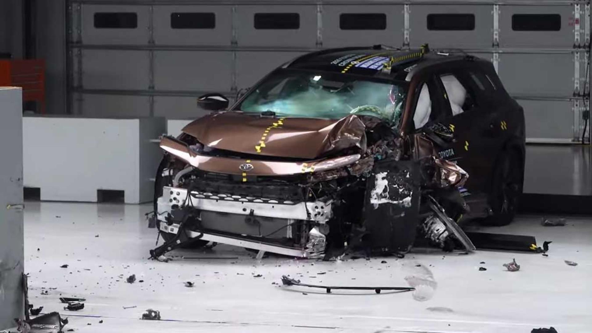 تست تصادف IIHS 2026 تویوتا کراون سیگنیا