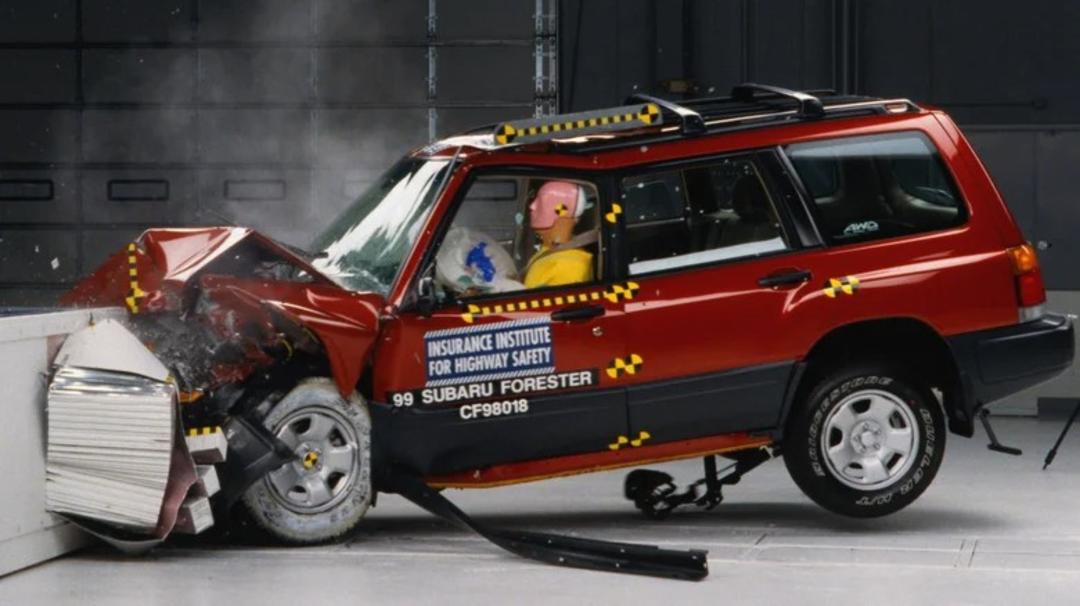 تست تصادف iihs