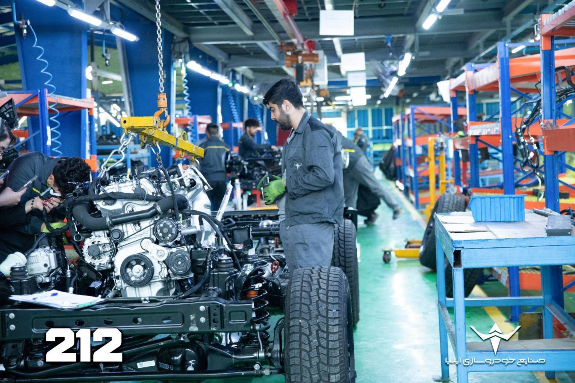 خودروی 212 خودروسازی ایلیا روی خط تولید 