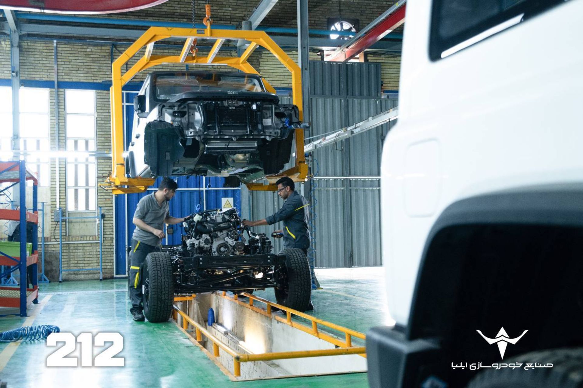 خودروی 212 خودروسازی ایلیا روی خط تولید 