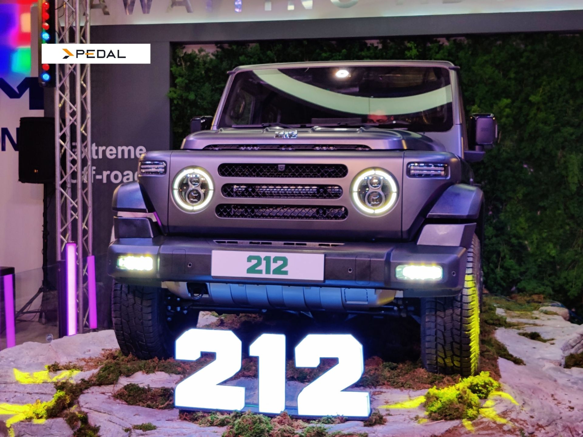 جلوی شاسی بلند بی ای دبلیو 212