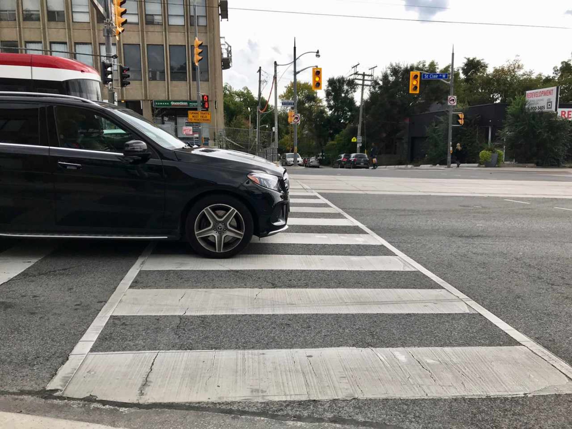 عبور از خطوط عابر پیاده