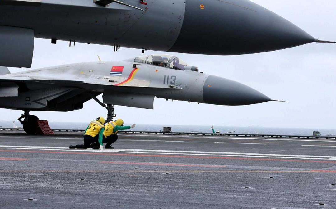 جنگنده j-15t روی ناو