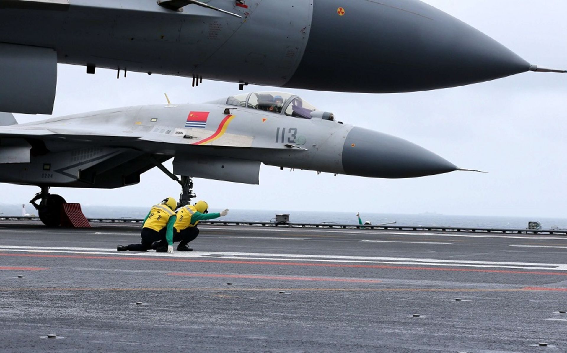 جنگنده j-15t روی ناو