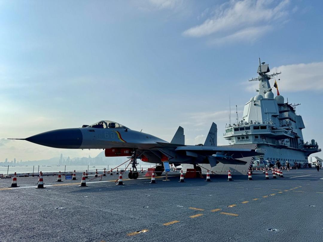 جنگنده j-15t و ناو هواپیمابر