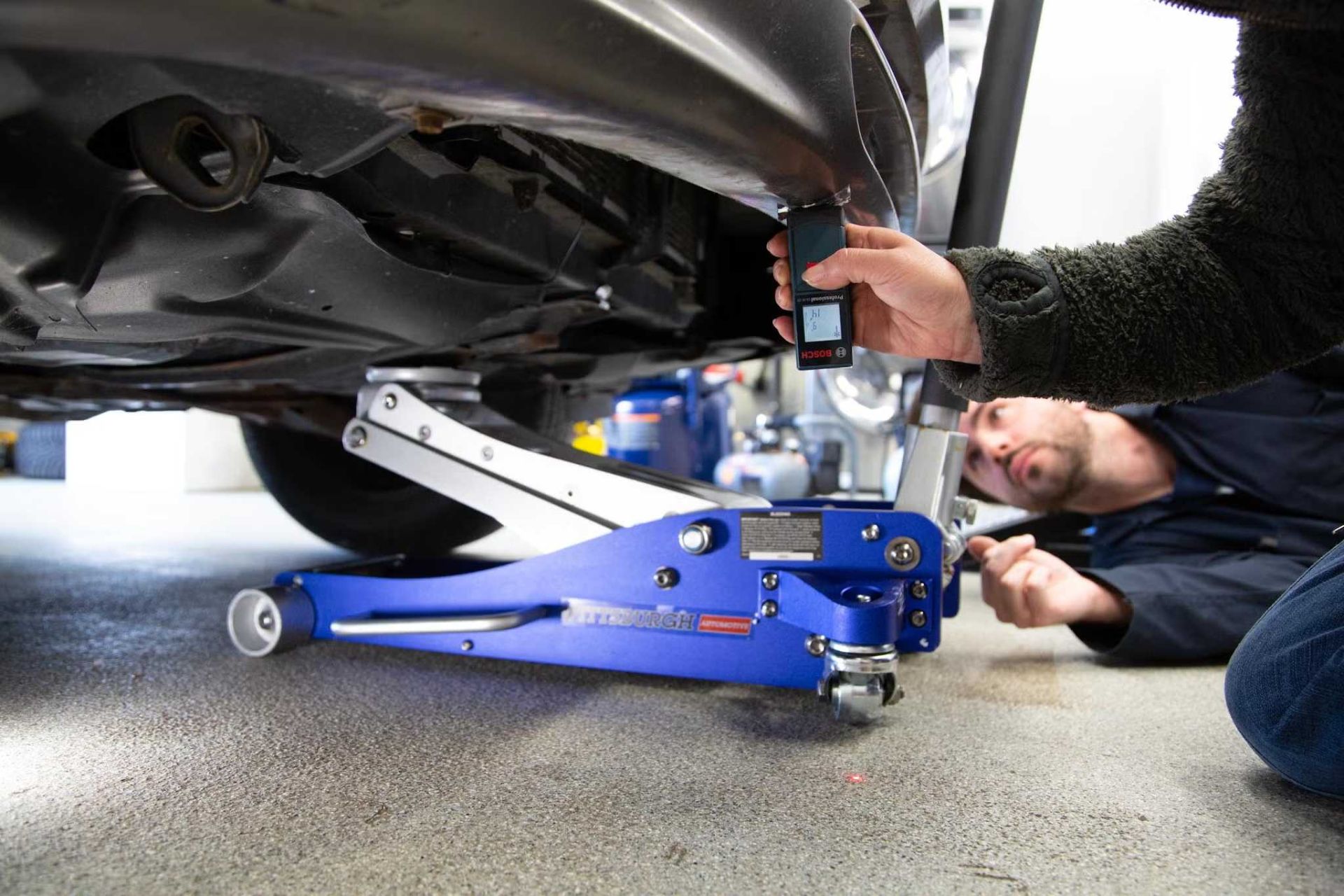 جک زدن ماشین