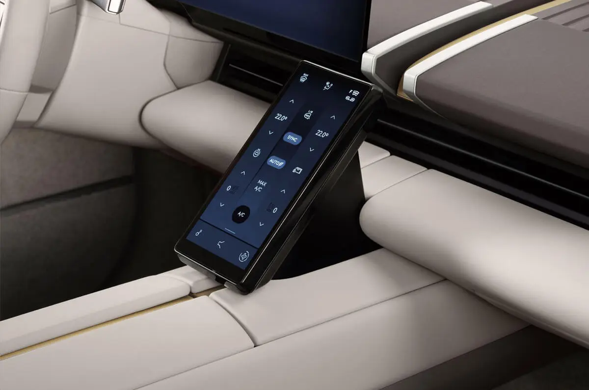 پنل دیجیتال کنترل سیستم تهویه در کابین خودروی جگوار تایپ 01 (Jaguar Type 01)
