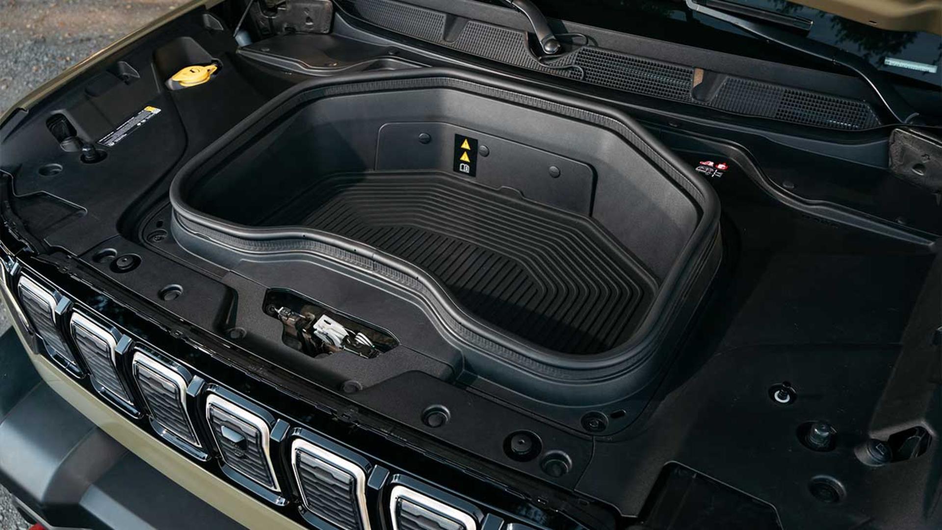 صندوق جلوی خودروی جیپ ریکان (Jeep Recon) در قسمت جلوی ماشین