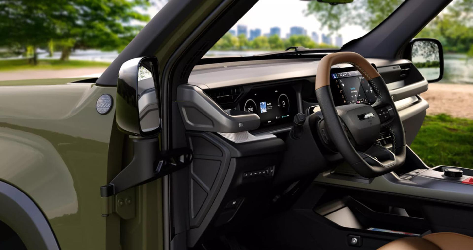 کابین خودروی جیپ ریکان (Jeep Recon) با فرمان و داشبورد مدرن