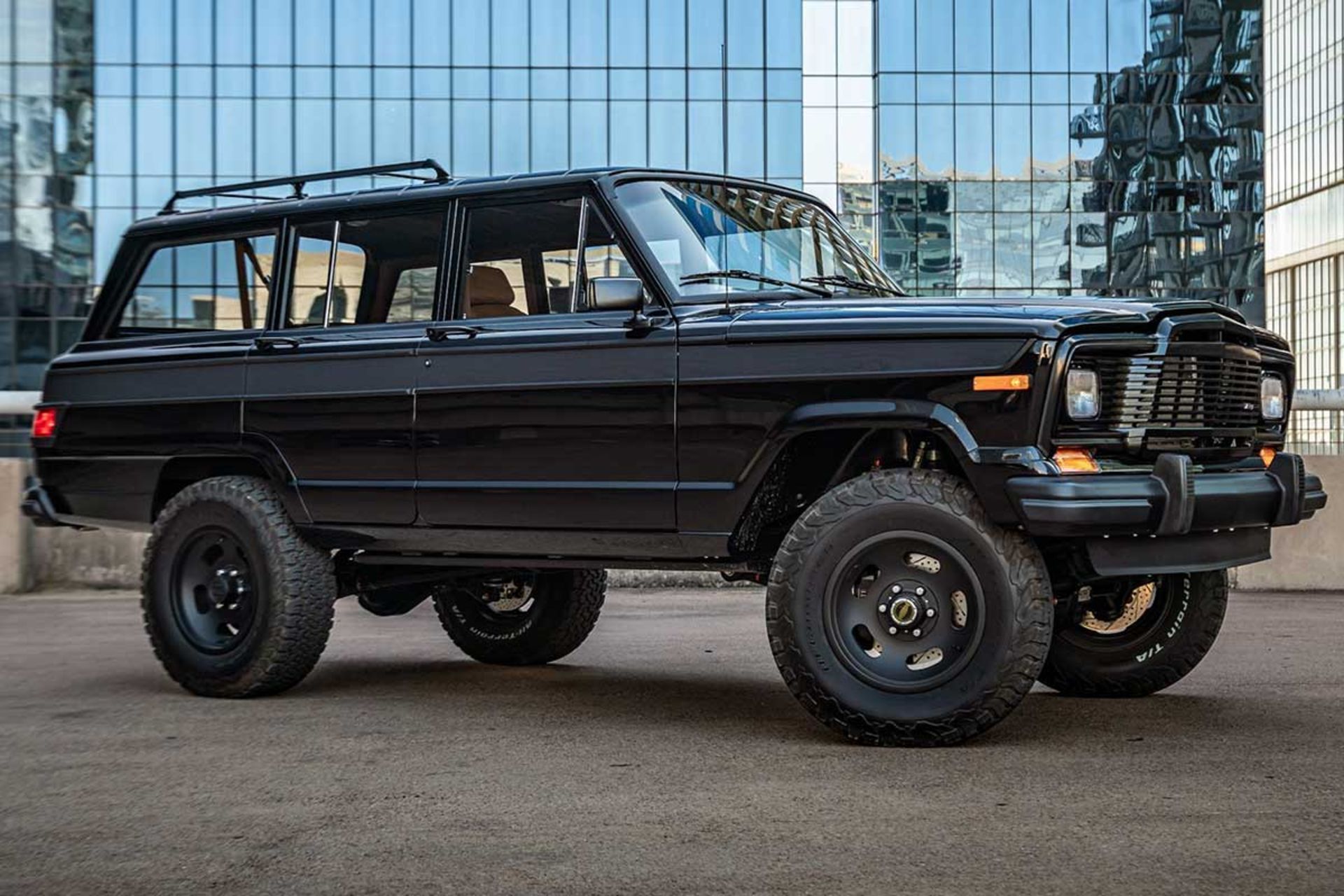 رستوماد جیپ آهو 1979