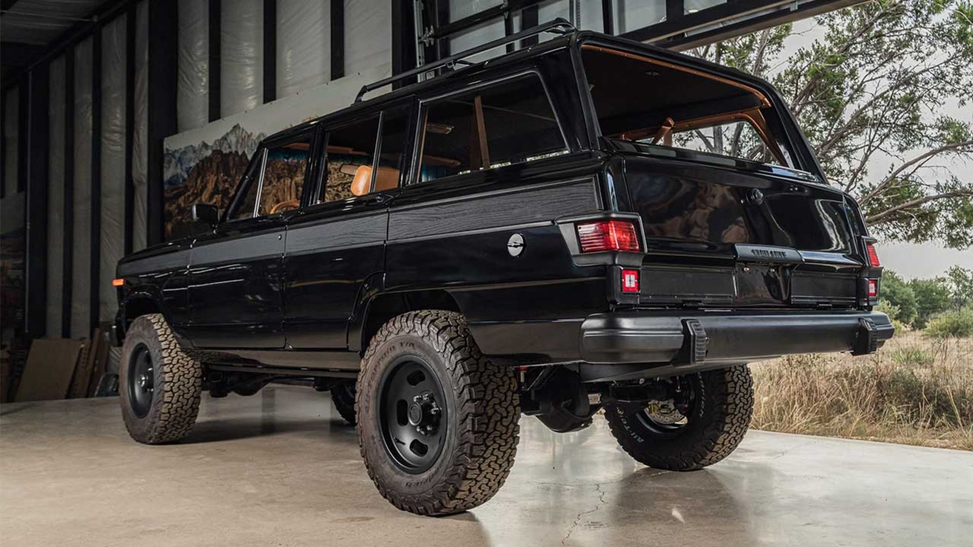 رستوماد جیپ آهو 1979