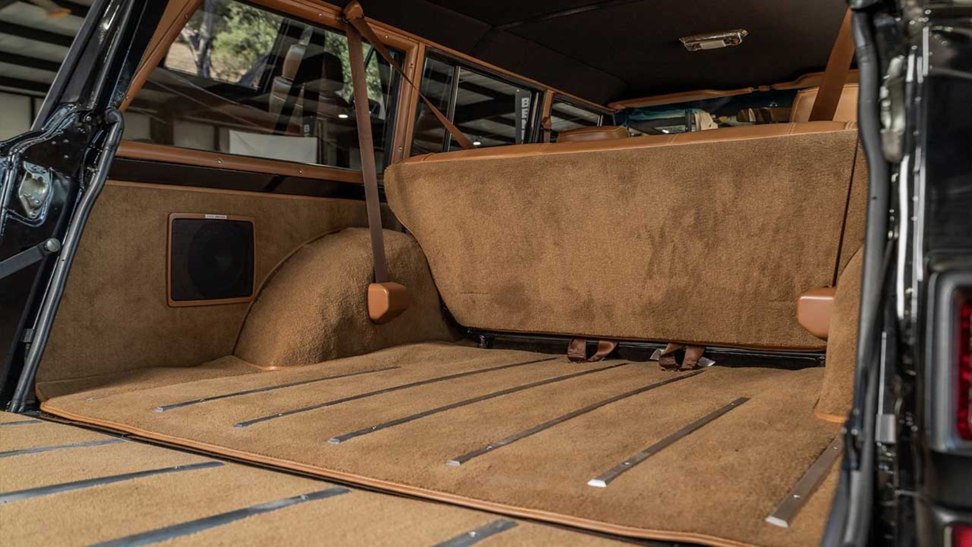 رستوماد جیپ آهو 1979