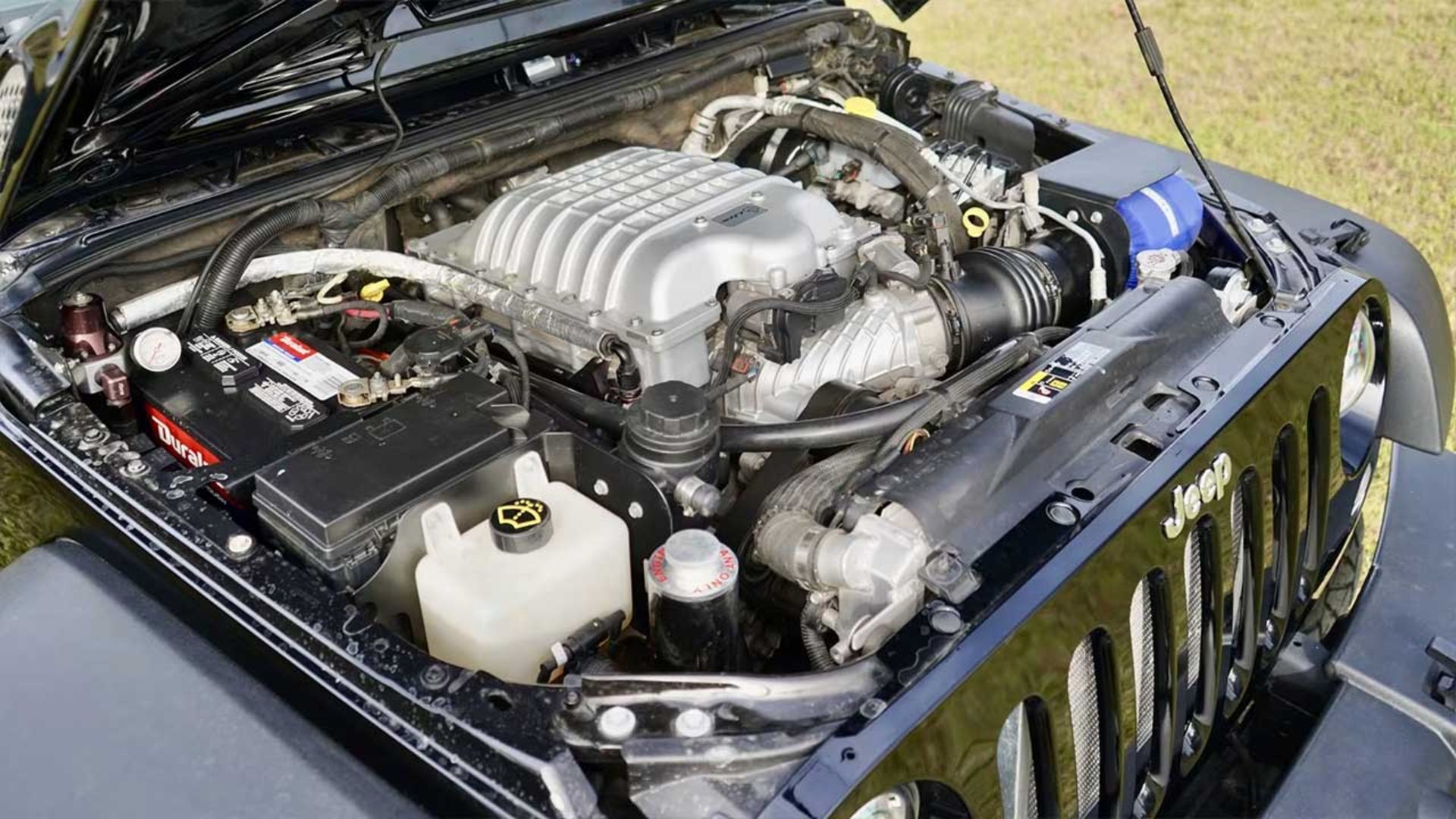 جیپ رانگلر با موتور هلکت