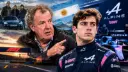 جرمی کلارکسون (Jeremy Clarkson) در کنار راننده تیم آلپین در پیست فرمول یک