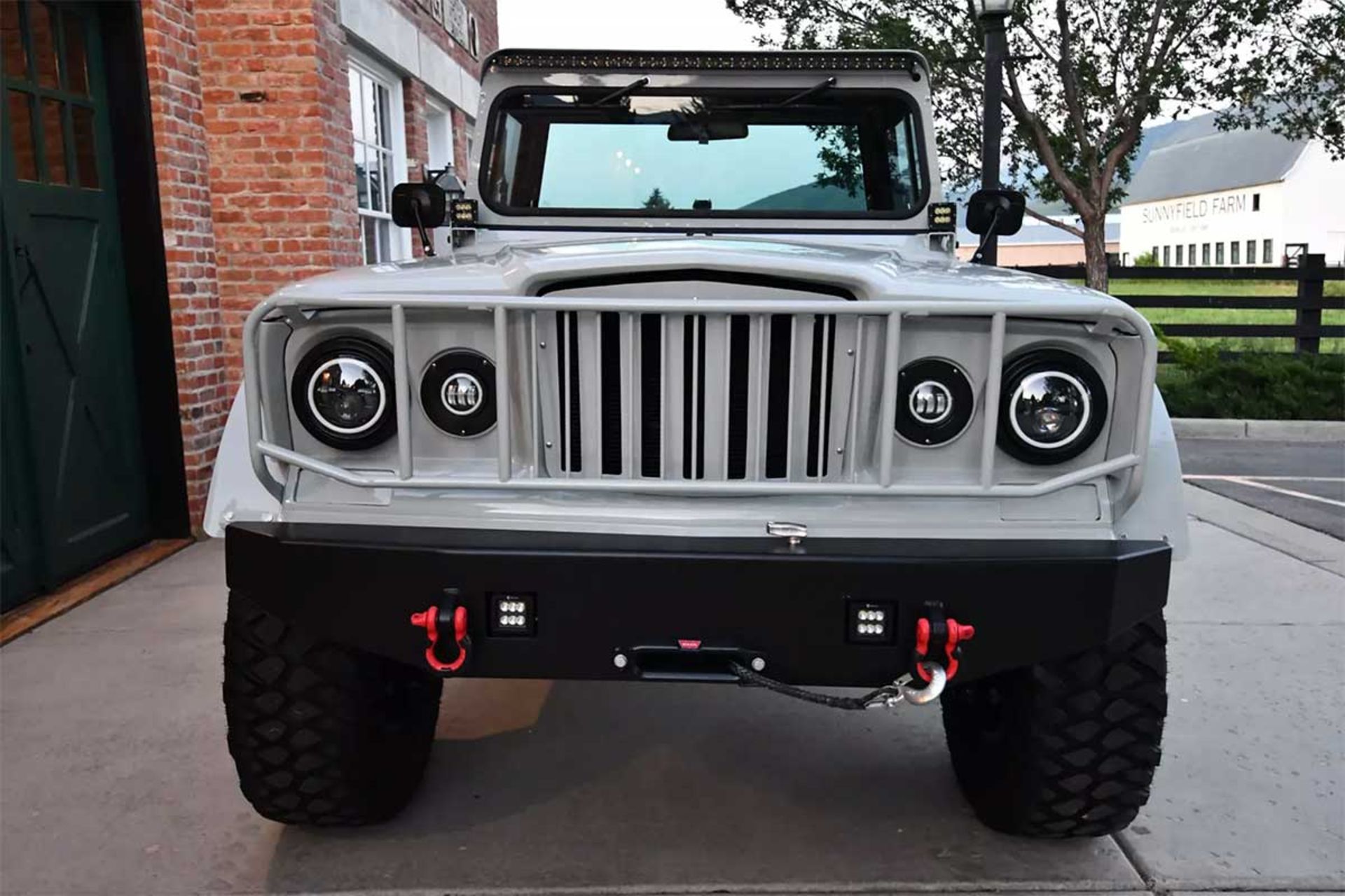 بازتولید کایزر جیپ M715 نظامی