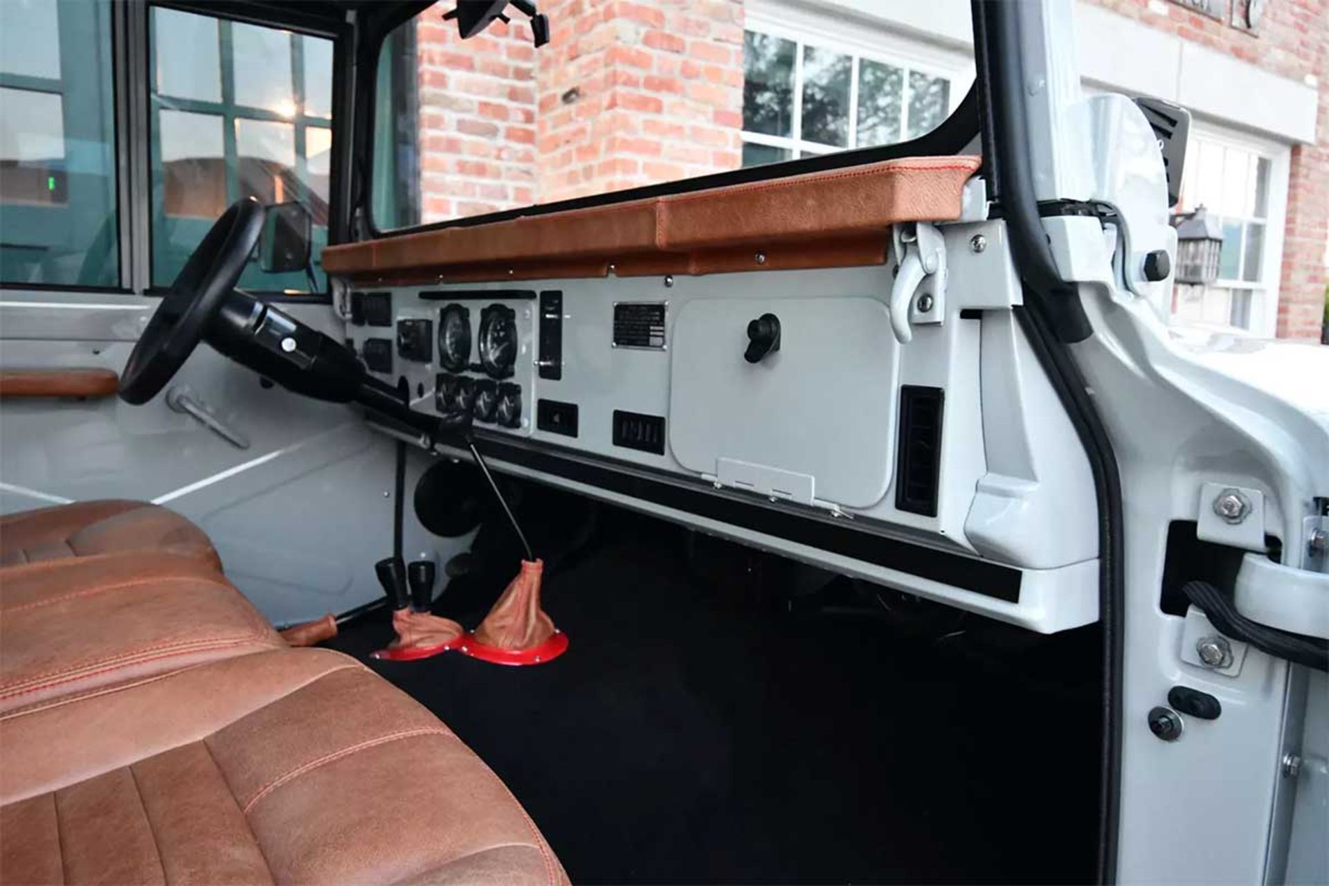 بازتولید کایزر جیپ M715 نظامی