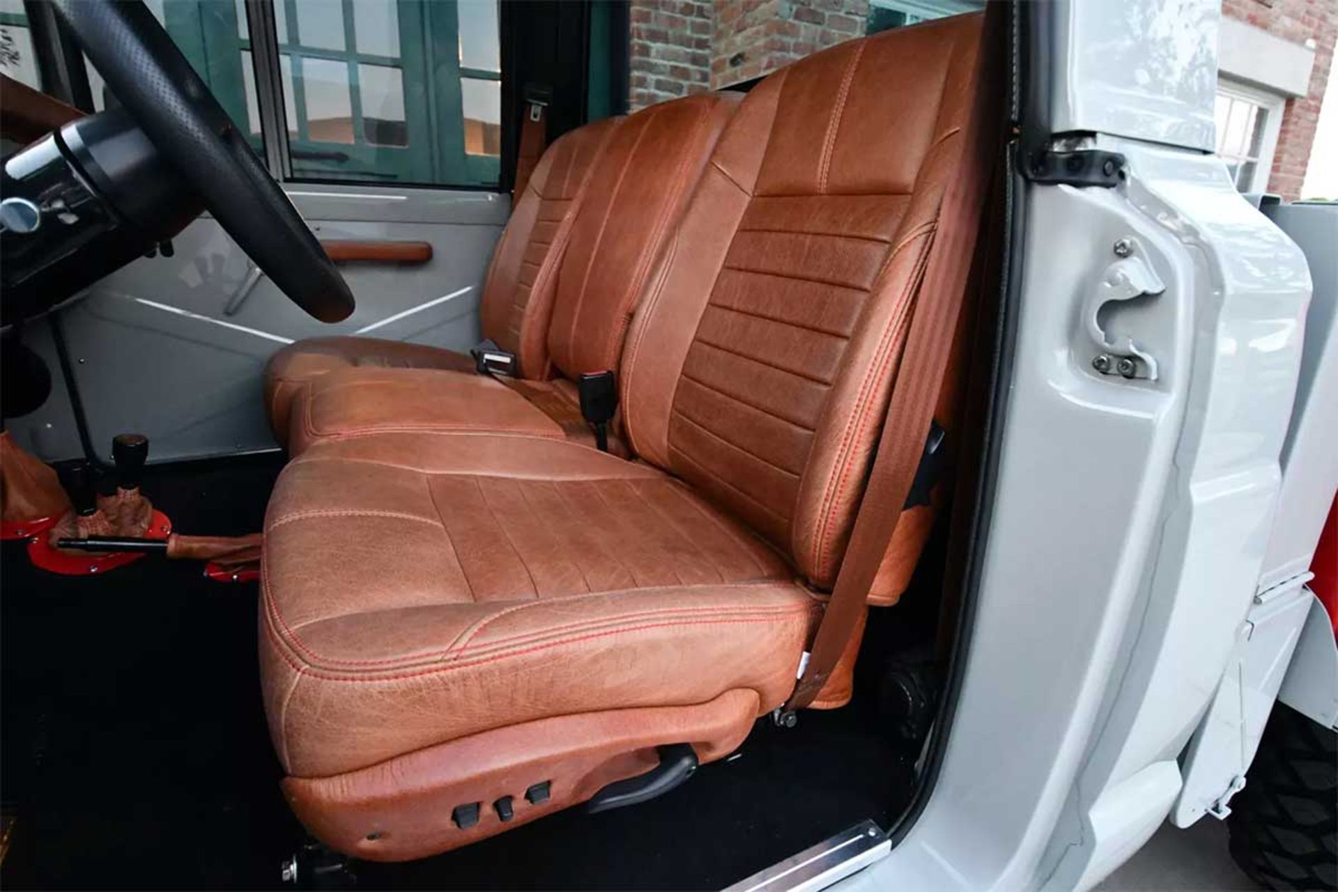 بازتولید کایزر جیپ M715 نظامی