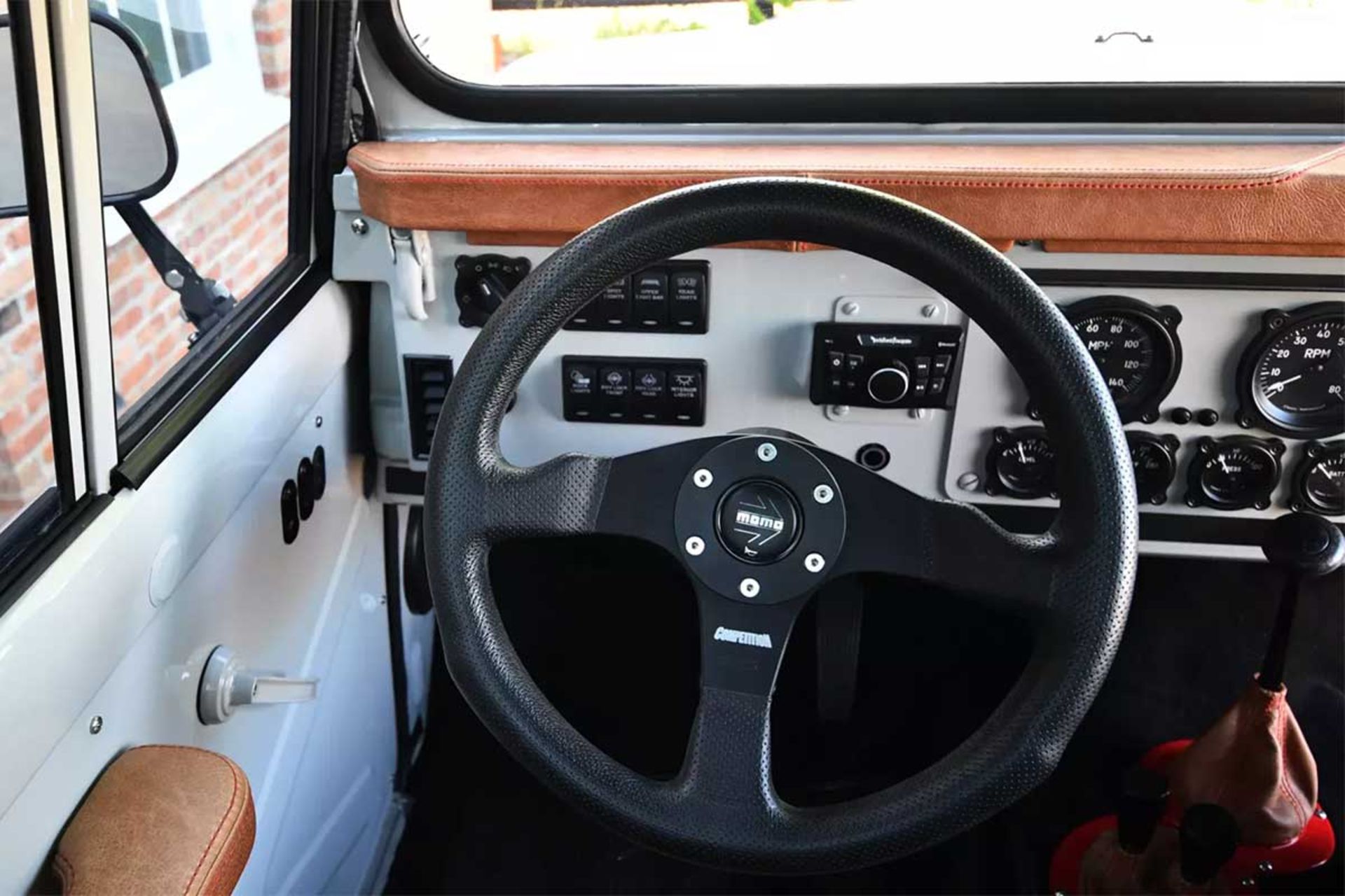 بازتولید کایزر جیپ M715 نظامی