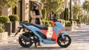 موتورسیکلت کویر موتور S2 150 با رنگ آبی و نارنجی در خیابان
