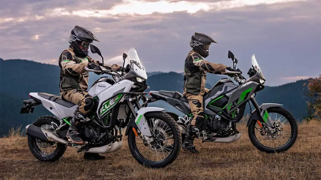موتور سیکلت کاوازاکی (Kawasaki) مدل KLE500 با سیستم کلاچ خودکار در طبیعت